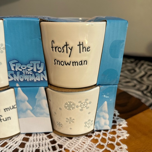 Ceramic “FROSTY THE SNOWMAN” ramekin set - Picture 7 of 9